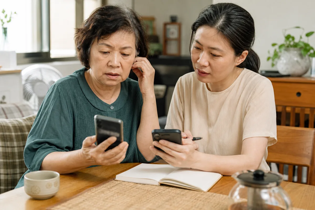 台灣母女在家中中斷可疑公務機關來電,使用另一支手機共同查證